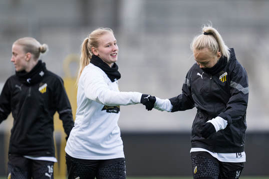 Johanna Fossdalsá Sørensen and Molly Johansson of Häcken