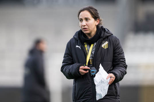 Assistant coach Bri Campos of Häcken