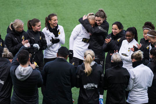 Molly Johansson of Häcken with team mates
