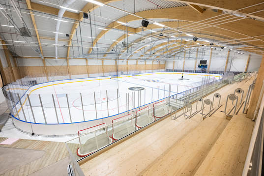 Läktare och is i Slottsskogsrinken