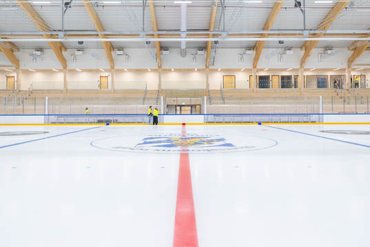 Läktare och is i Slottsskogsrinken