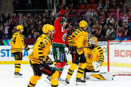 Frölundas Christian Folin jublar