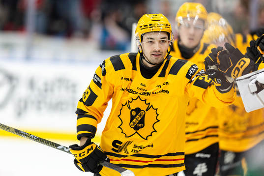 Skellefteås Dylan Sikura jublar
