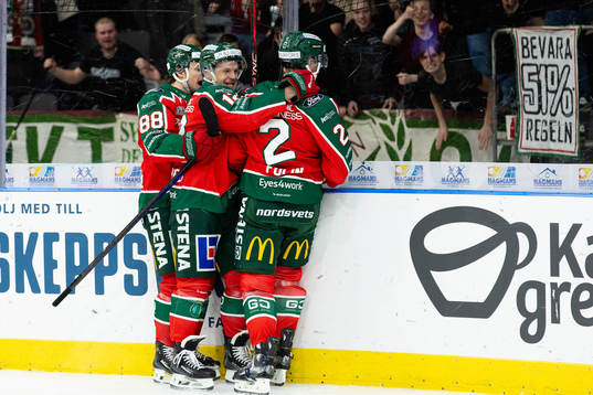 Frölundas Christian Folin jublar ihop med Malte Strömwall