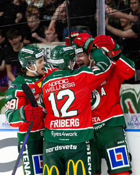 Frölundas Christian Folin jublar ihop med Malte Strömwall