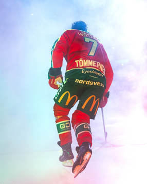 Frölundas Henrik Tömmernes innan ishockeymatchen i SHL