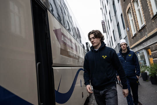 Liam Öhgren of Sweden enters the bus