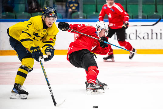 Noah Östlund of Sweden and Simon Meier of Switzerland