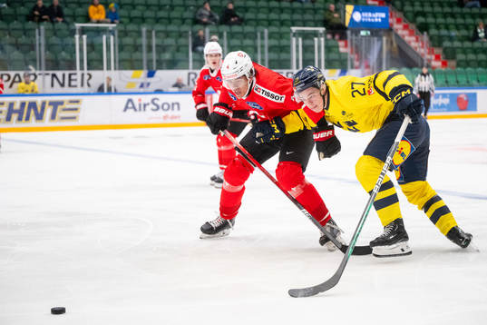 Rodwin Dionicio of Switzerland and Oskar Pettersson of