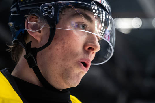 Noah Östlund of Sweden celebrates the 3-0 goal