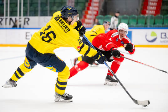 Felix Unger Sörum of Sweden scores the 4-2 goal