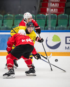 Noah Östlund of Sweden