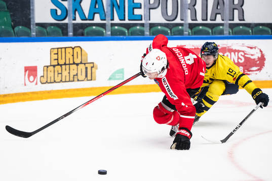 Rodwin Dionicio of Switzerland and Rasmus Rudslätt of