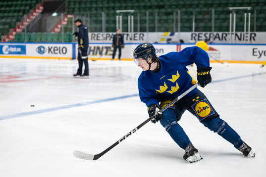 Rasmus Rudslätt of the Swedish under-20 national ice