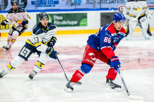 HV71s Nicholas Shore och Oskarshamns Lukas Jasek