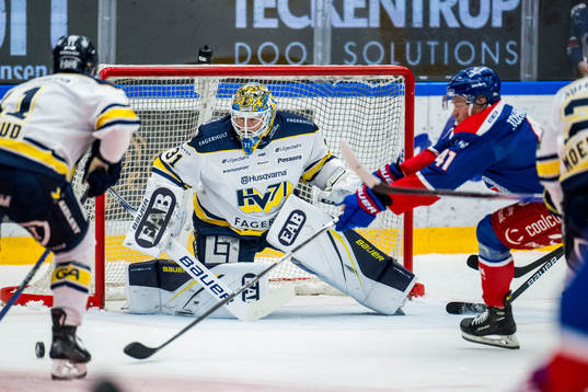 HV71s målvakt Joni Ortio och Oskarshamns Johan Johnsson