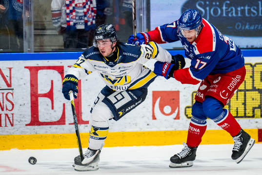 HV71s Robert Nardella och Oskarshamns Jonas Engström