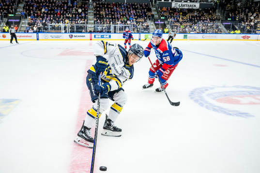 HV71s Simon Önerud och Oskarshamns Hugo Jonasson
