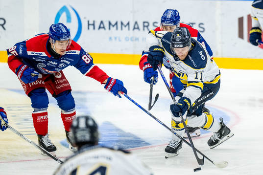 Oskarshamns Lukas Jasek och HV71s Simon Önerud