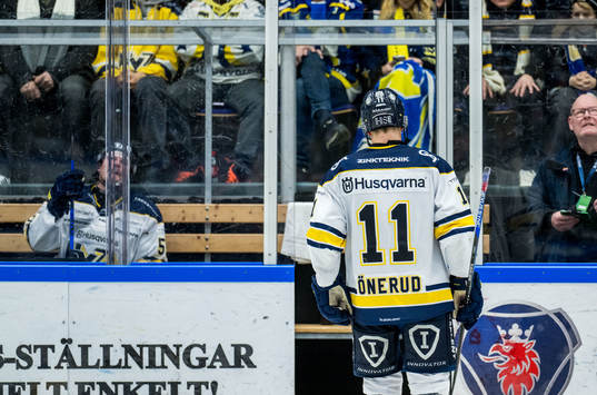 HV71s Simon Önerud utvisas