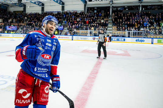 Oskarshamns Ahti Oksanen jublar