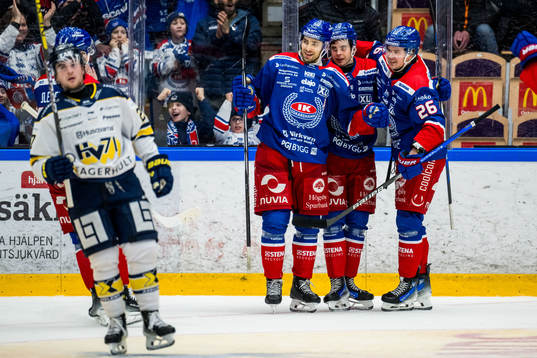 Oskarshamns Ahti Oksanen jublar