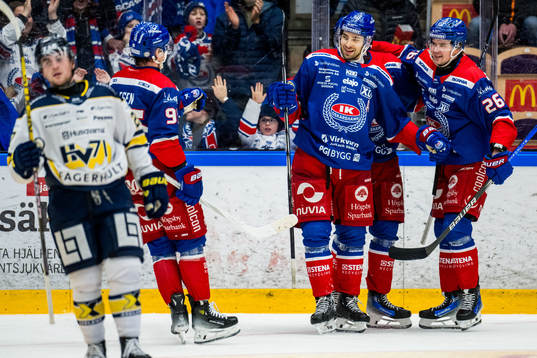 Oskarshamns Ahti Oksanen jublar