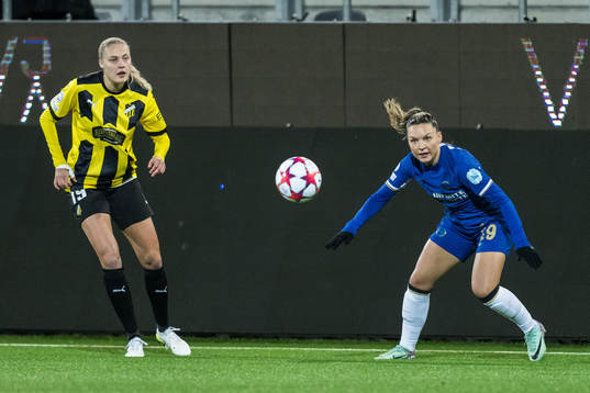 Elma Junttila Nelhage of Häcken and Johanna Rytting