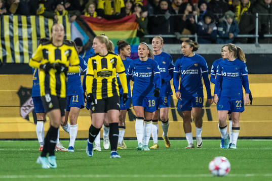 Johanna Rytting Kaneryd and Sam Kerr of Chelsea celebrate
