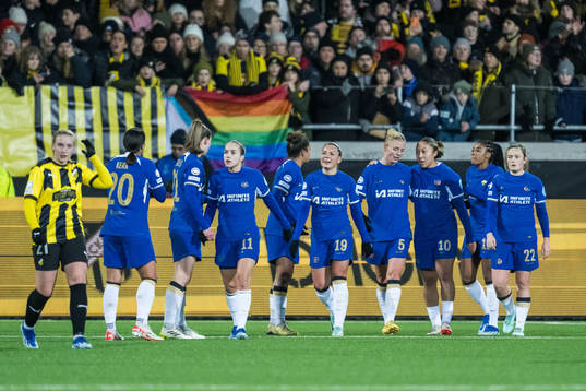 Johanna Rytting Kaneryd and Sam Kerr of Chelsea celebrate