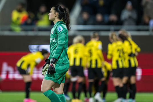 Zecira Musovic of Chelsea looks dejected