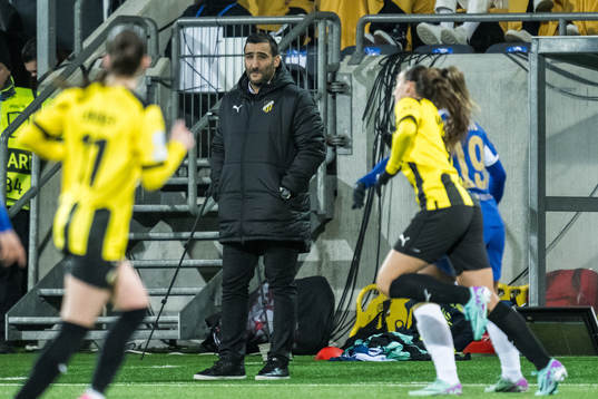 Head coach Mak Lind