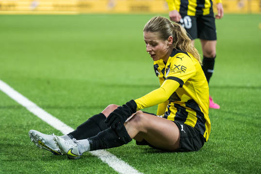 Anna Anvegård of Häcken looks dejected