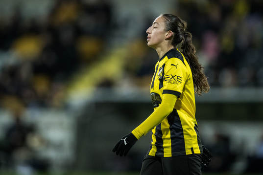 Rusul Rosa Kafaji of Häcken looks dejected