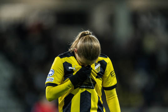 Anna Anvegård of Häcken looks dejected