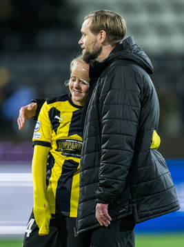 Molly Johansson of Häcken and club manager Marcus Jodin