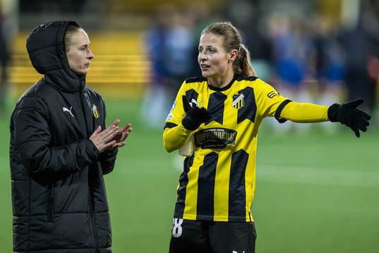 Filippa Curmark and Anna Anvegård of Häcken look dejected