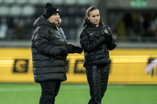 Head coach Emma Hayes and Guro Reiten of Chelsea