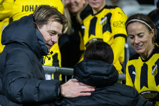 Tony Gustavsson head coach of Australia with Sam Kerr of