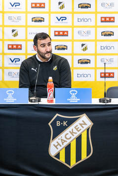Head coach Mak Lind of Häcken at the press conference