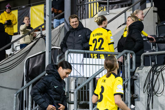 Tony Gustavsson head coach of Australia, Marika Bergman