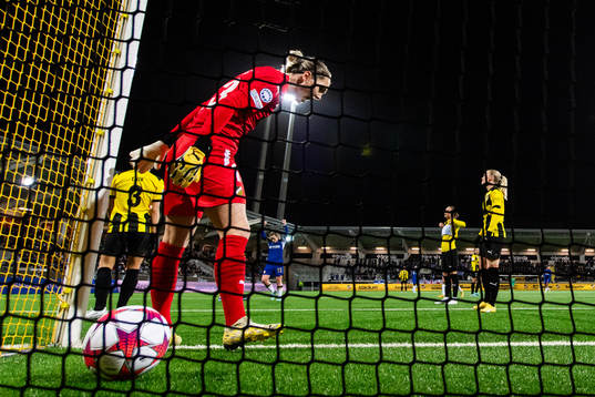 Goalkeeper Jennifer Falk of Häcken looks dejected