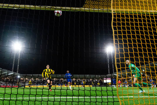 Katariina Kosola of Häcken and goalkeeper Zecira Musovic