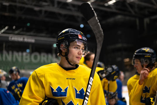Isac Born of the Swedish under-20 national ice hockey team