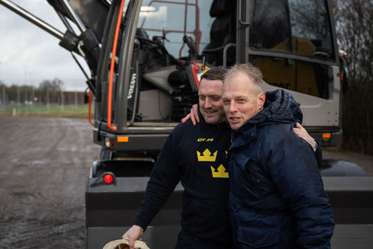 Head coach Magnus Hävelid and equipment manager Daniel