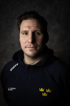 Assistant coach Alexander Steen of the Swedish under-20