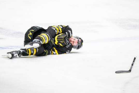 Västerås Nicholas Hutchison har ont