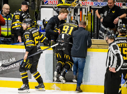 Västerås Nicholas Hutchison lämnar isen