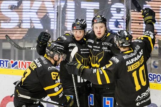 Västerås Kyle Topping jublar