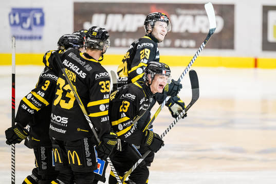 Västerås Adam Hofbauer jublar